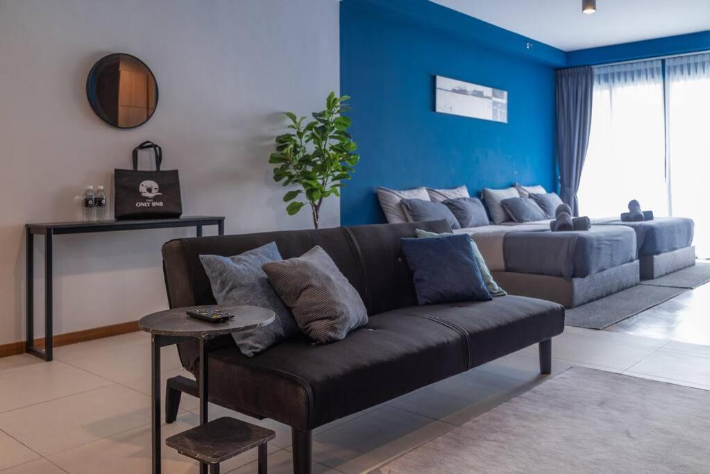 Deluxe Seaview Suite Twin Bed By The Only Bnb Tanjung Tokong 외부 사진