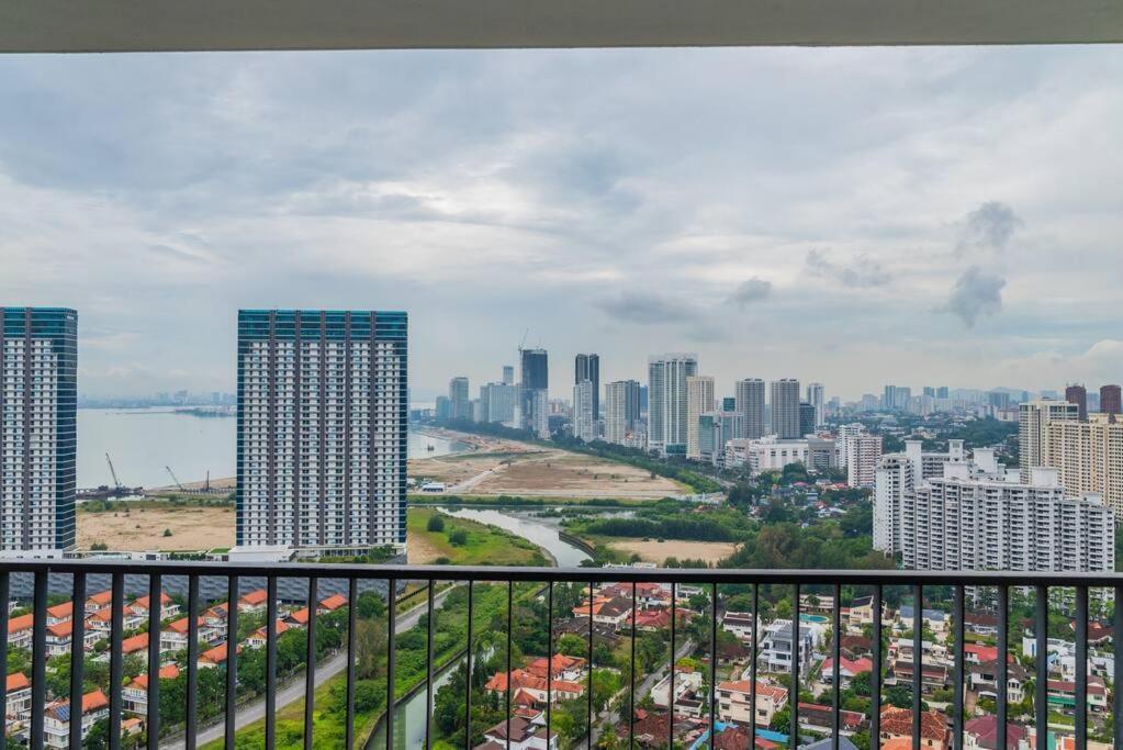 Deluxe Seaview Suite Twin Bed By The Only Bnb Tanjung Tokong 외부 사진